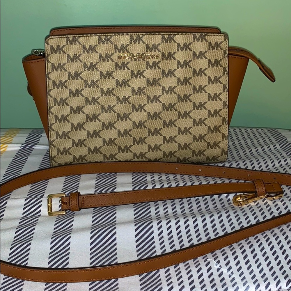 Michael Korea purse